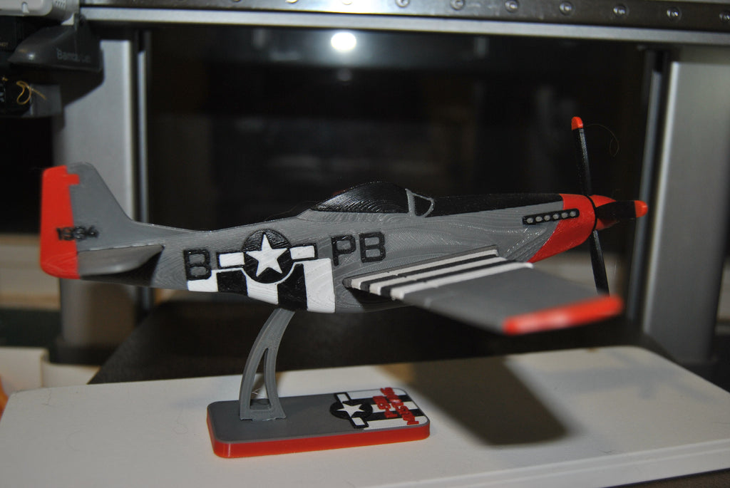 ✈️ Tarjeta Mustang P51 – Impresa en 3D